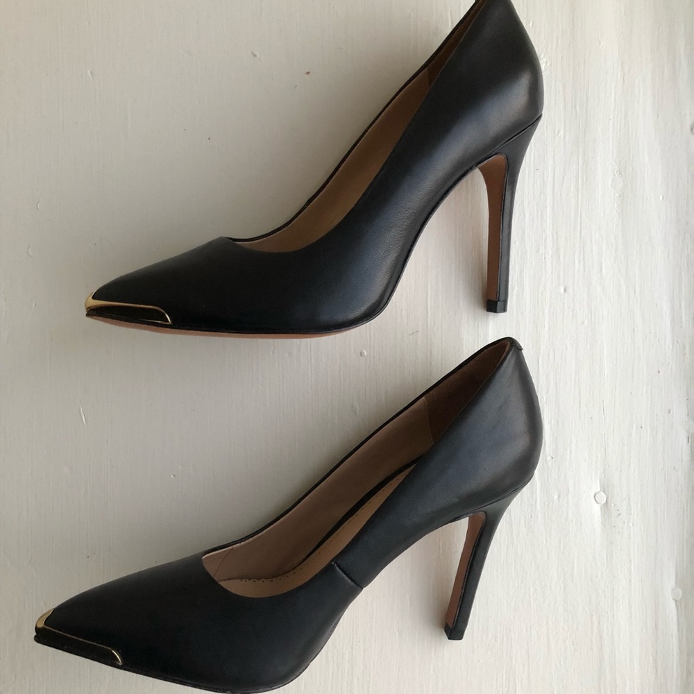 Pour la Victoire - black heels (NWT)